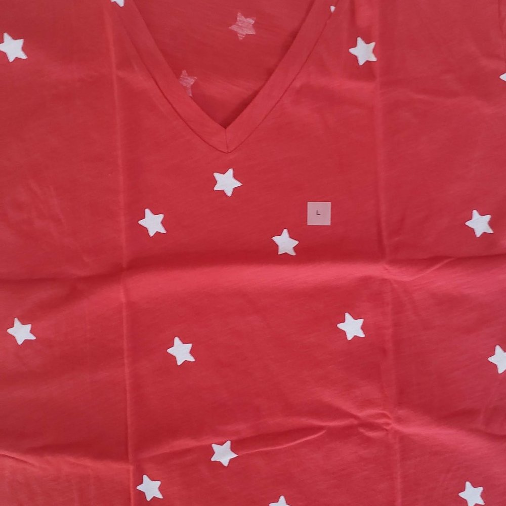 RED & WHITE V-NECK TEE